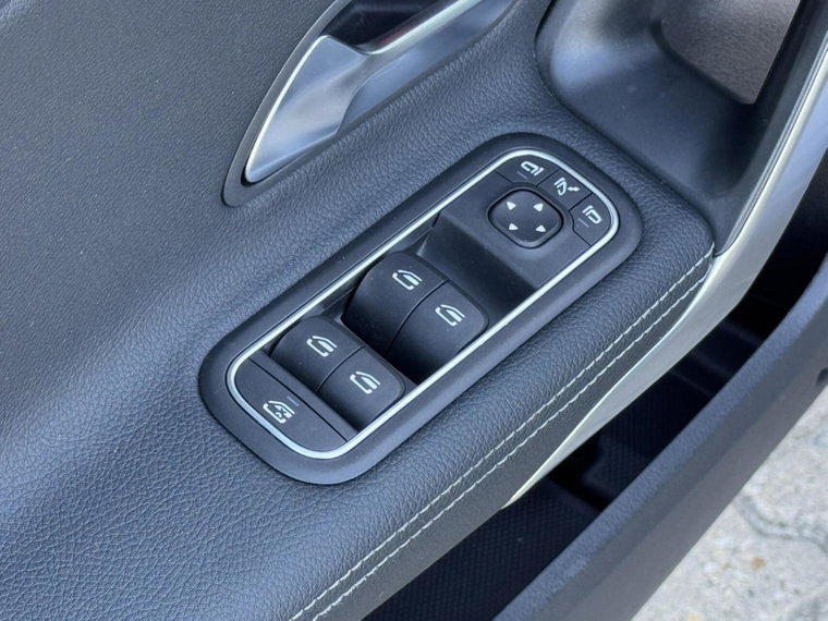 Vehicle Image 40