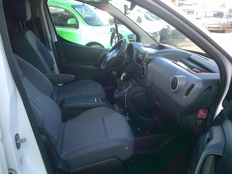 Vehicle Image 15