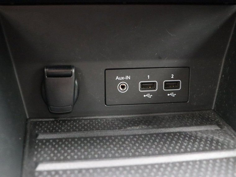 Vehicle Image 32