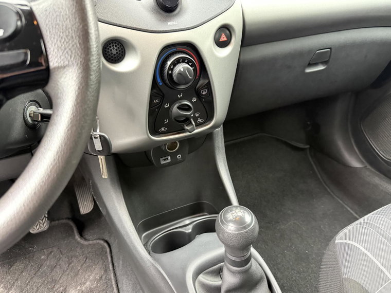 Vehicle Image 16