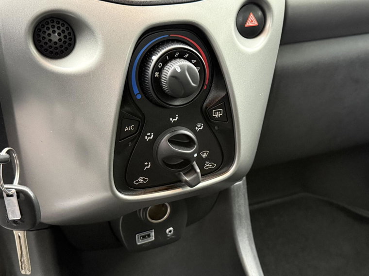 Vehicle Image 19