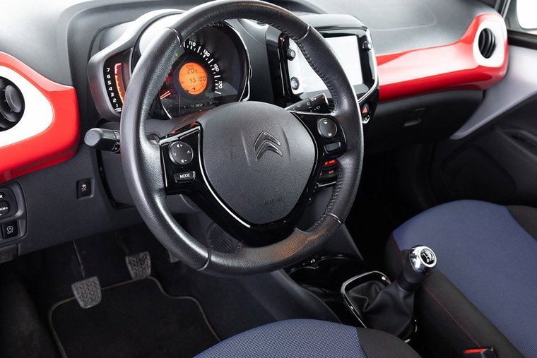 Vehicle Image 9