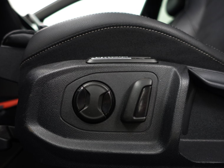 Vehicle Image 28