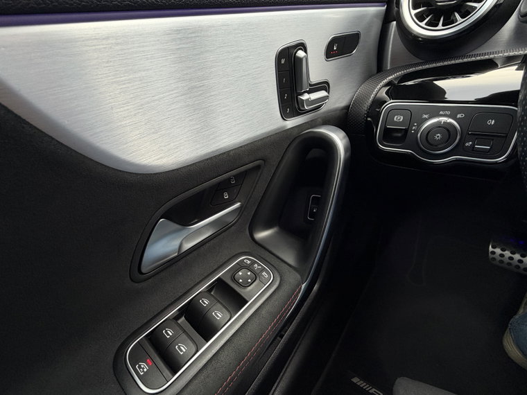 Vehicle Image 40