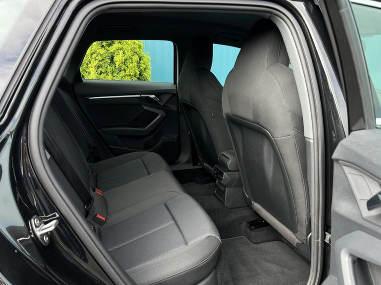 Vehicle Image 33