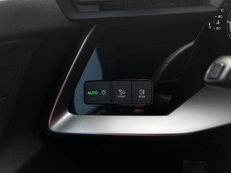Vehicle Image 37