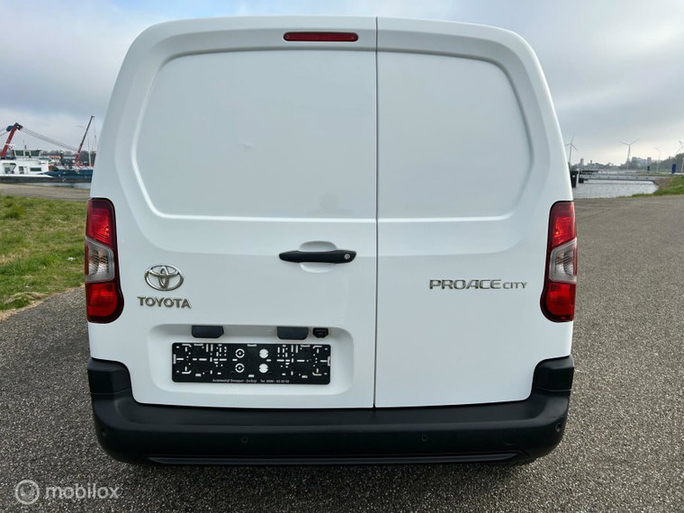 Vehicle Image 38