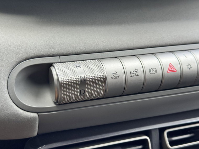 Vehicle Image 24