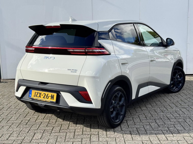 Vehicle Image 8