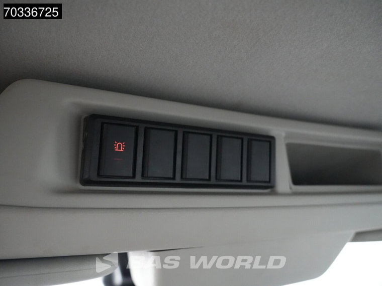 Vehicle Image 33