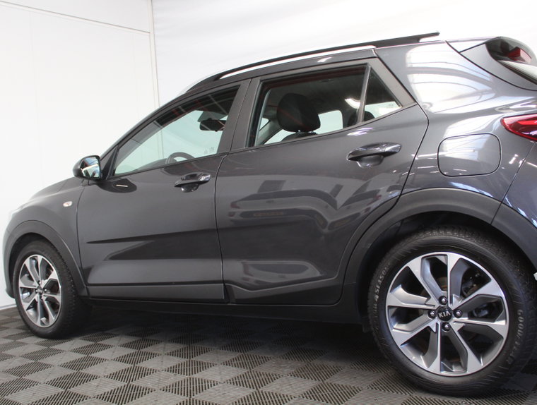 Vehicle Image 19