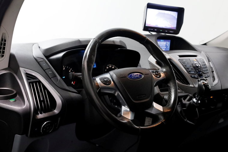 Vehicle Image 12