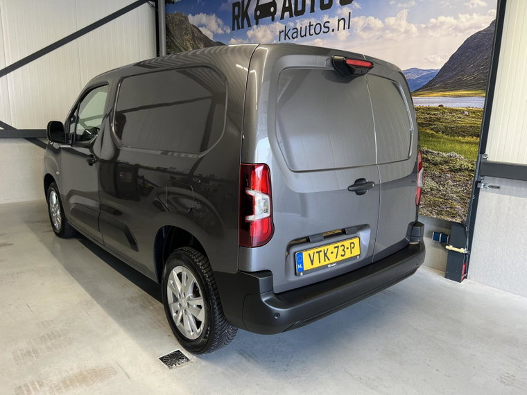 Vehicle Image 13