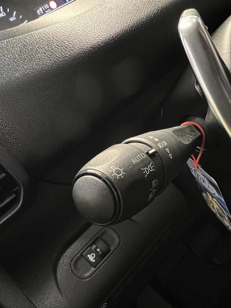 Vehicle Image 25