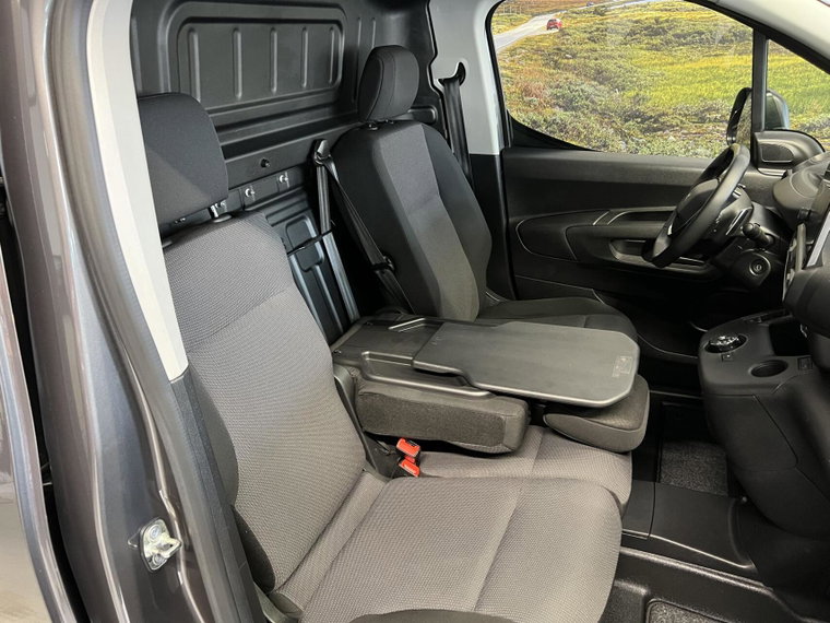 Vehicle Image 9