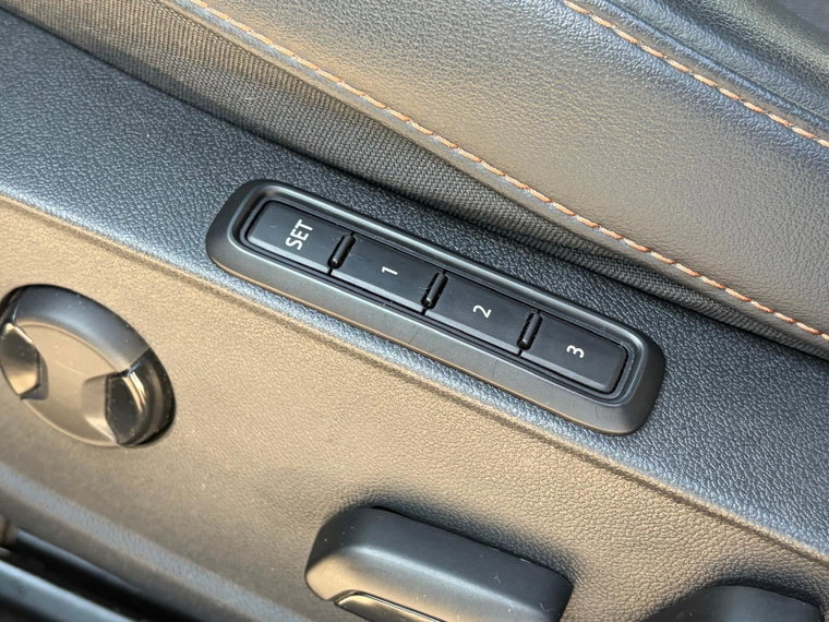 Vehicle Image 27