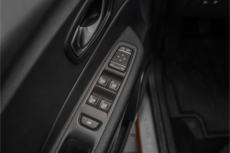Vehicle Image 38