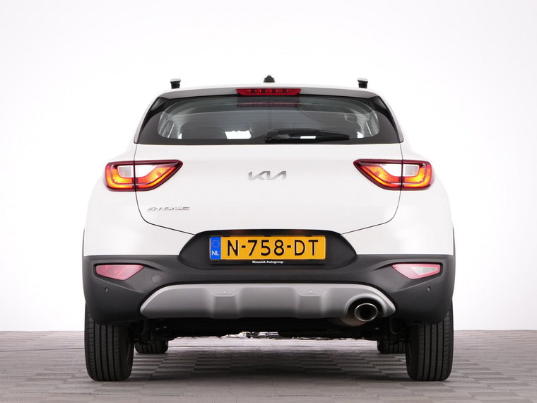 Vehicle Image 32