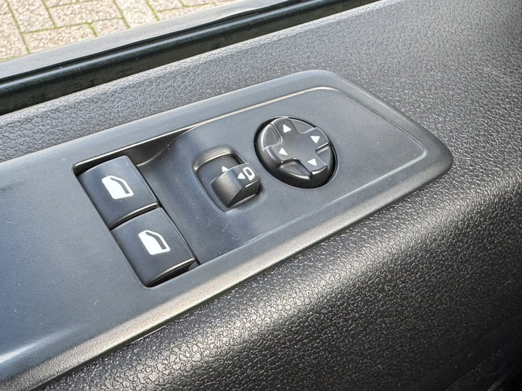 Vehicle Image 33