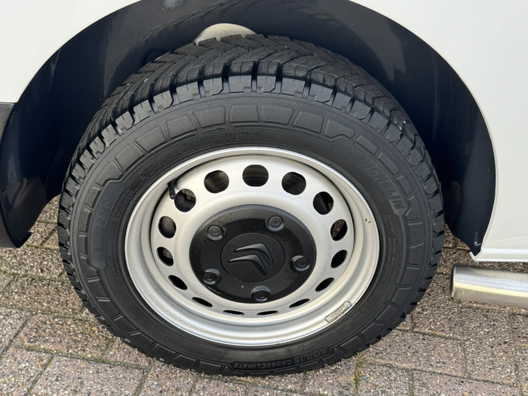 Vehicle Image 35