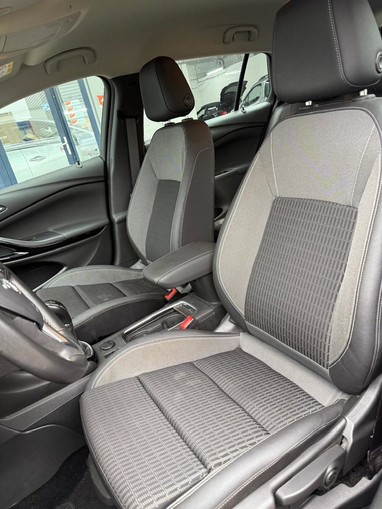 Vehicle Image 32
