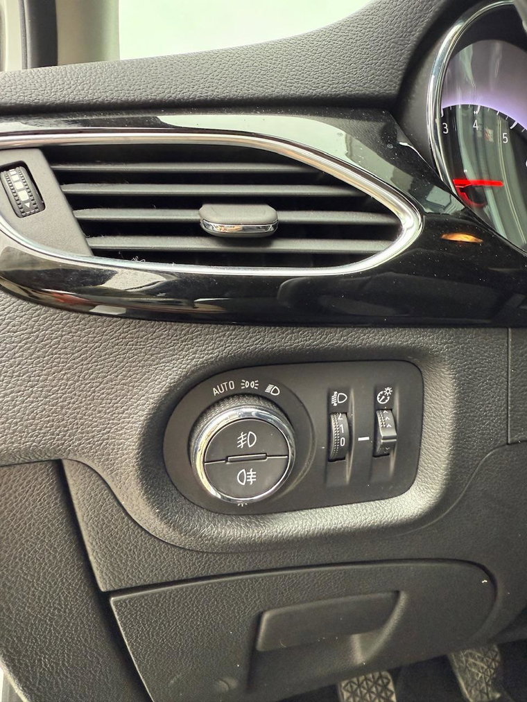 Vehicle Image 35