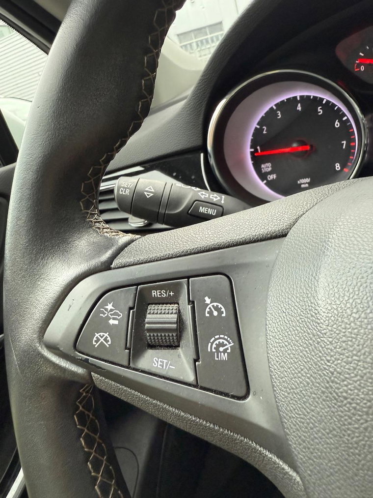 Vehicle Image 38