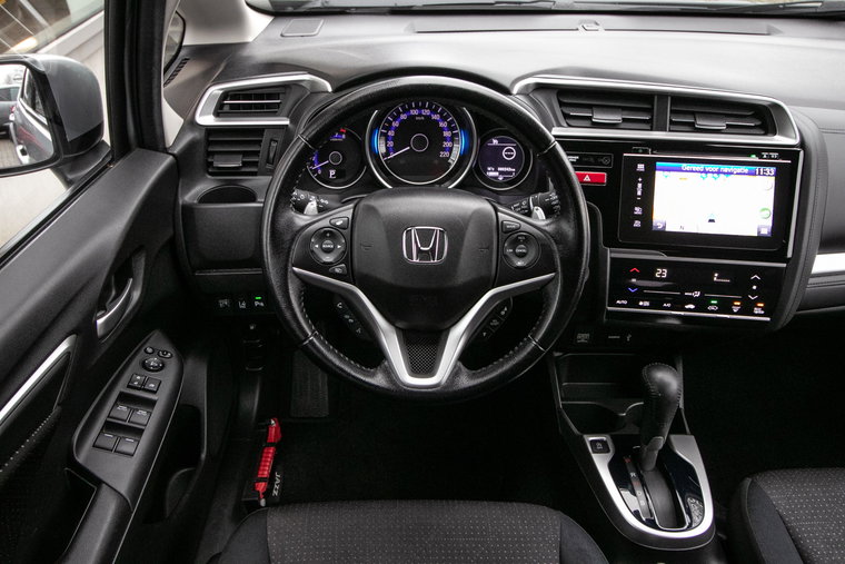 Vehicle Image 16