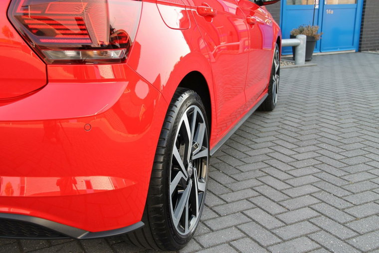 Vehicle Image 32