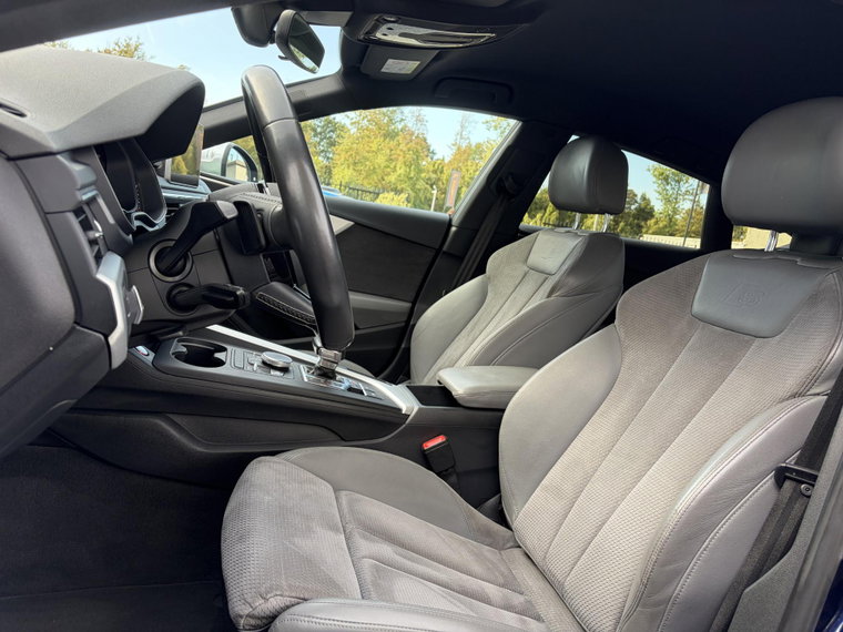 Vehicle Image 9