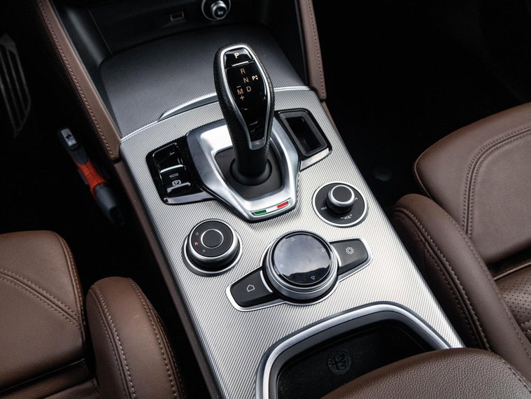 Vehicle Image 24