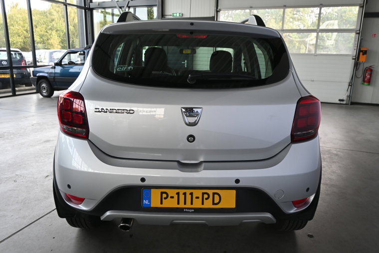Vehicle Image 17