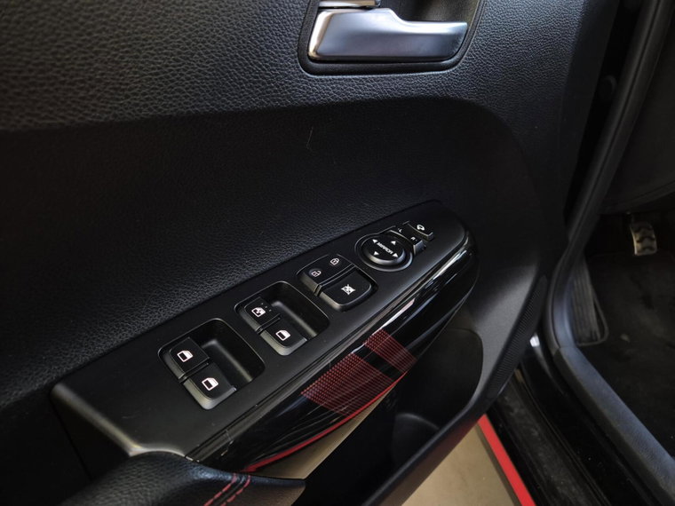 Vehicle Image 32
