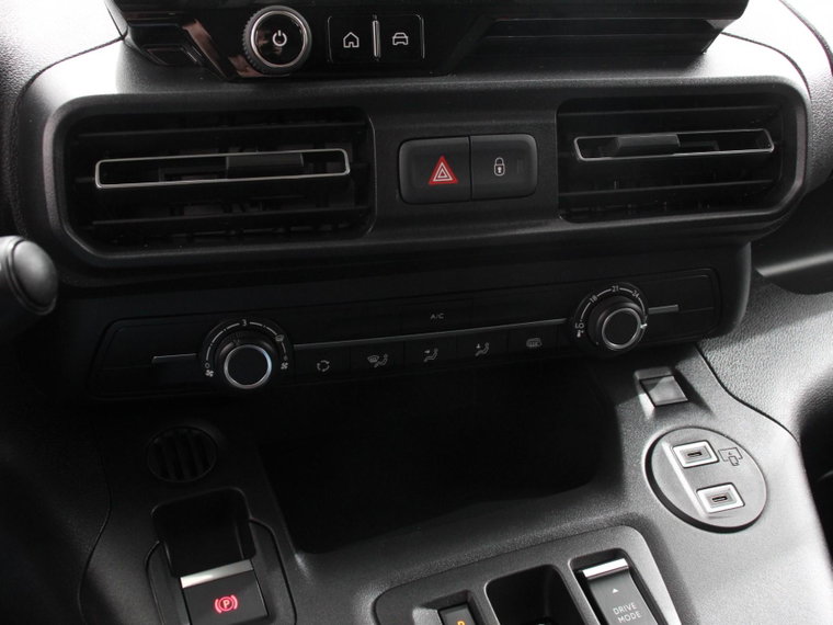 Vehicle Image 28