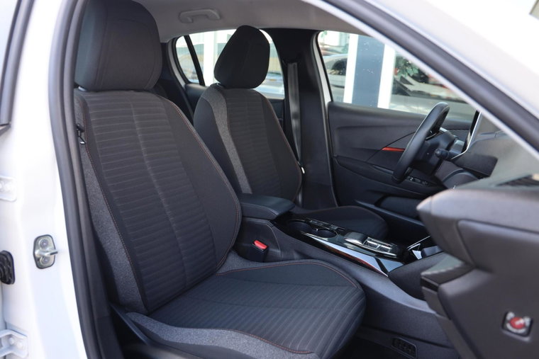 Vehicle Image 15
