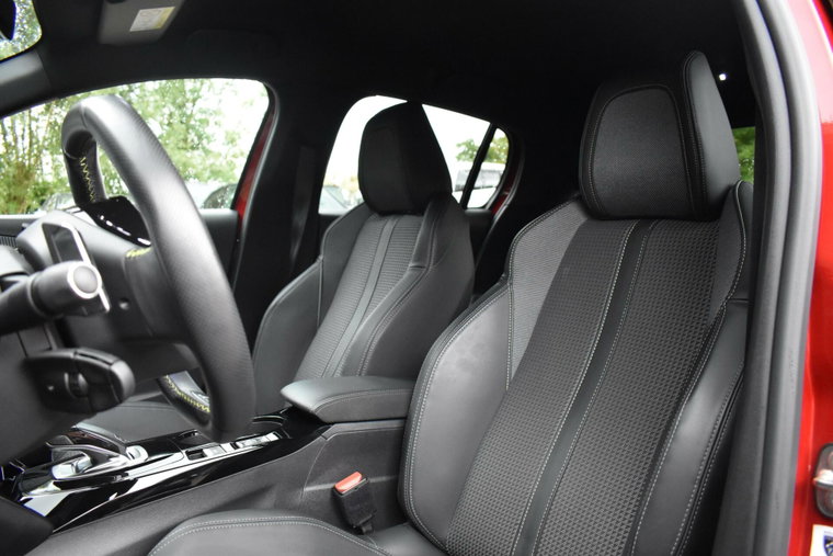 Vehicle Image 16