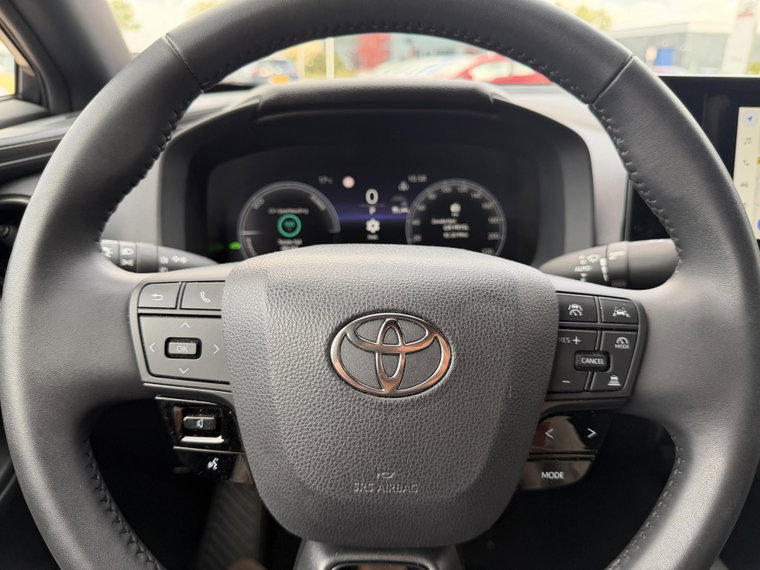 Vehicle Image 12