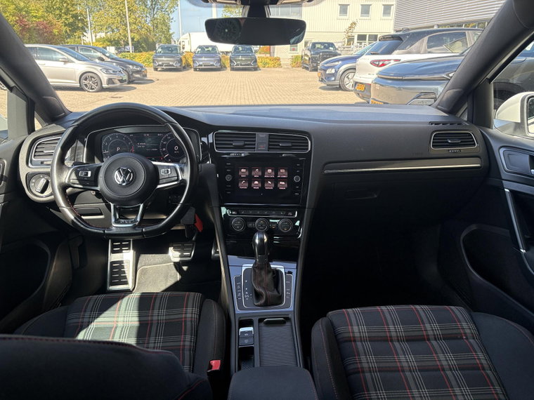 Vehicle Image 17