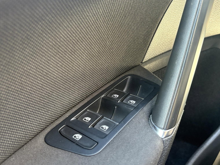 Vehicle Image 27