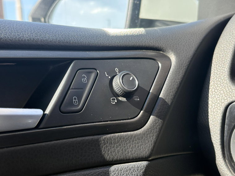 Vehicle Image 28