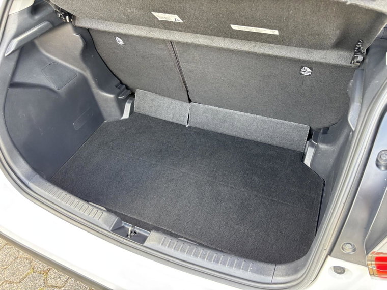 Vehicle Image 28