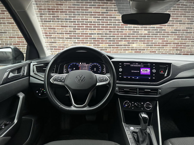 Vehicle Image 25