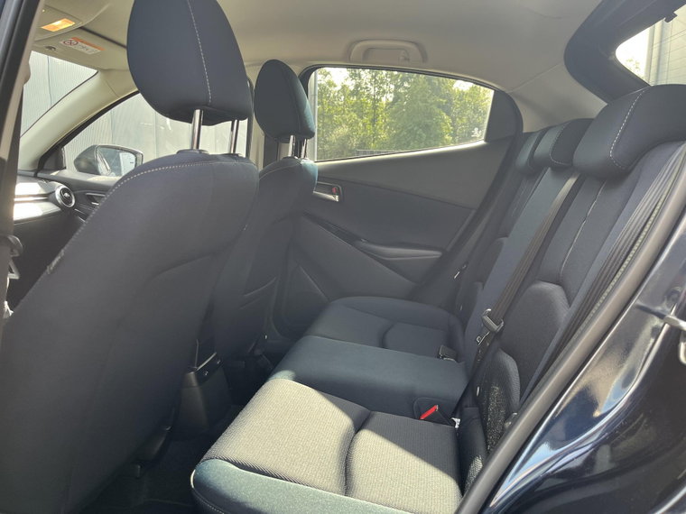 Vehicle Image 16