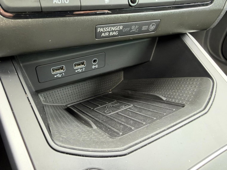 Vehicle Image 25