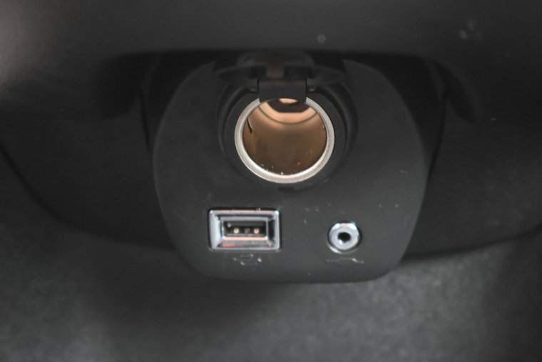 Vehicle Image 32