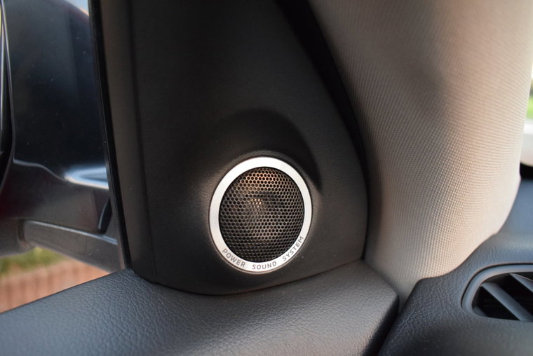Vehicle Image 25