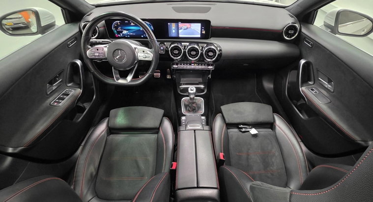 Vehicle Image 16