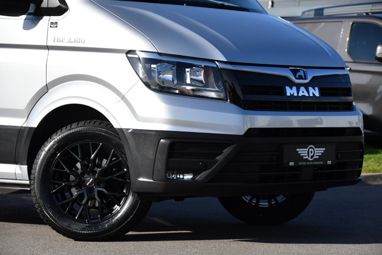 Vehicle Image 8