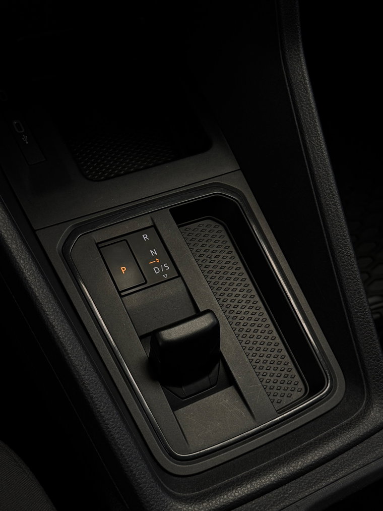 Vehicle Image 23