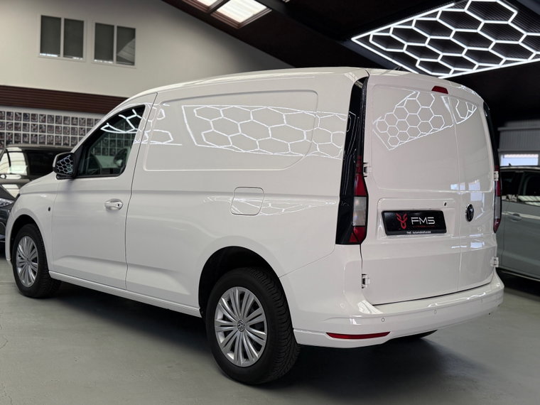 Vehicle Image 32